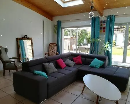 Villa-Espace-Confort-Lumiere-Calme Pkg-Tram